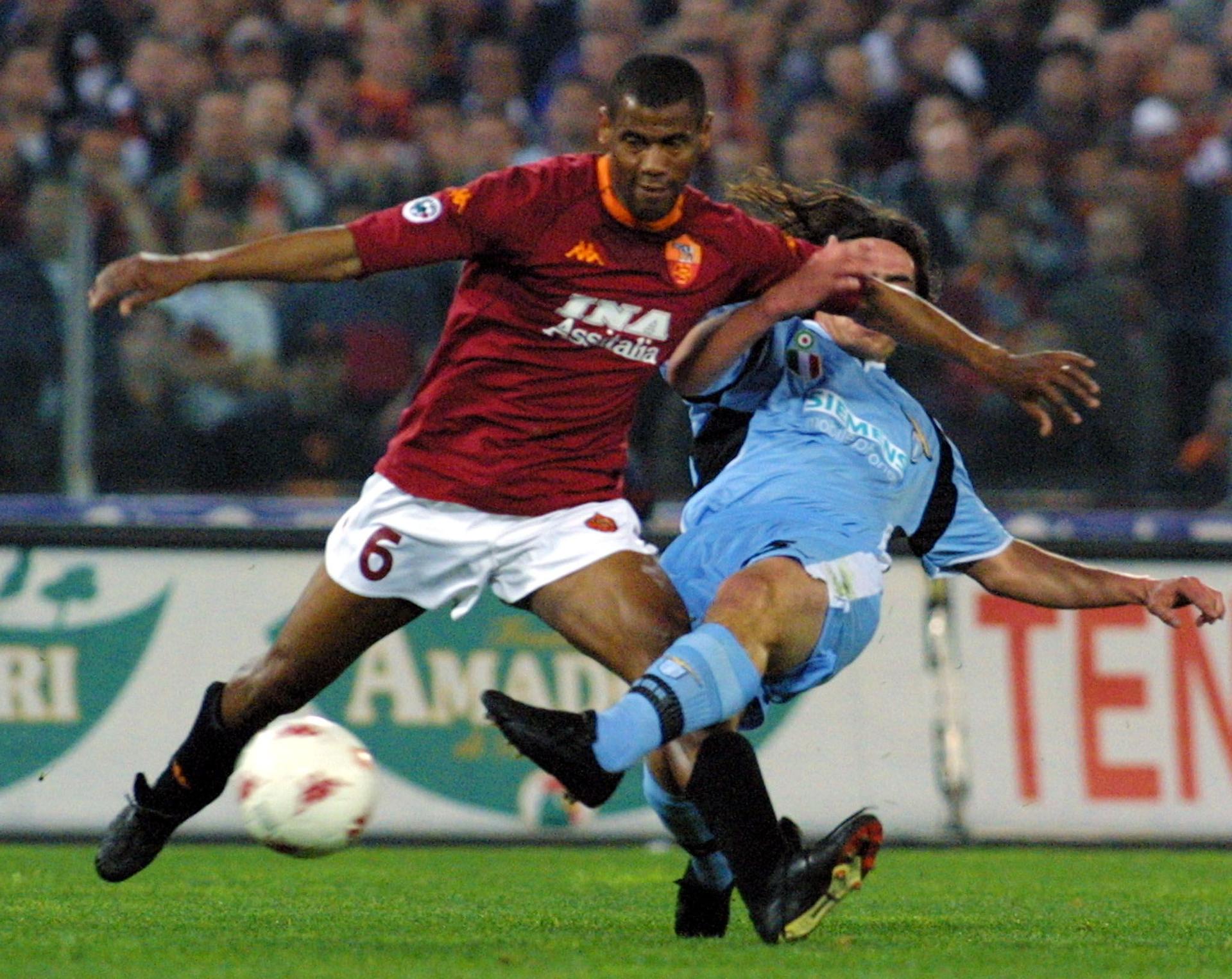 AS Roma defender Brazilian Aldair Nascimento (L) f