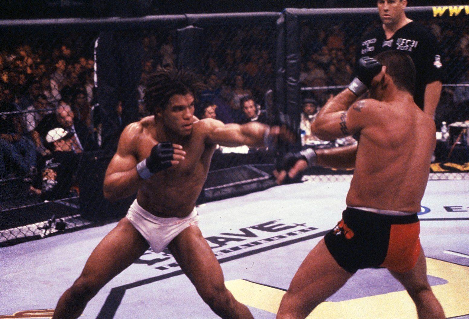 Carlos Newton defeats Pat Miletich to win the UFC Welterweight Championship