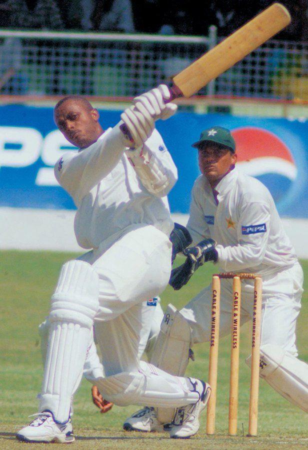 Courtney Walsh, West Indian bowling legend holds two batting records.jpeg