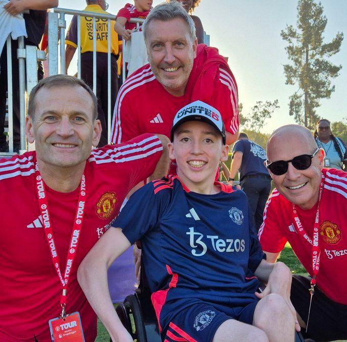 Dan Ashworth, Jason Wilcox a d Sir Dave Brailsford with a fan