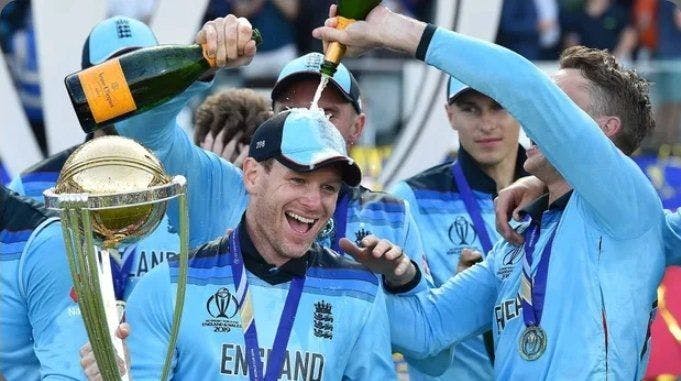 England Captain Eion Morgan with 2019 World Cup Trophy.jpeg