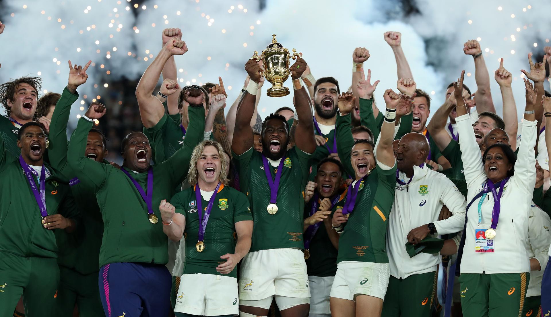 iya Kolisi, the South Africa captain, raises the Webb Ellis Cup