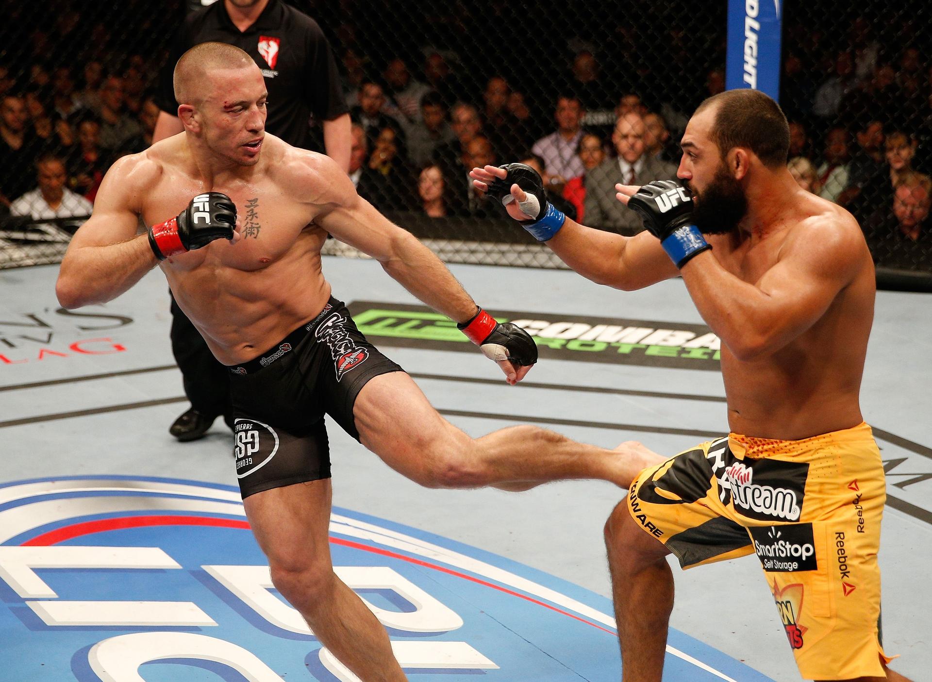 Georges St-Pierre kicks Johny Hendricks