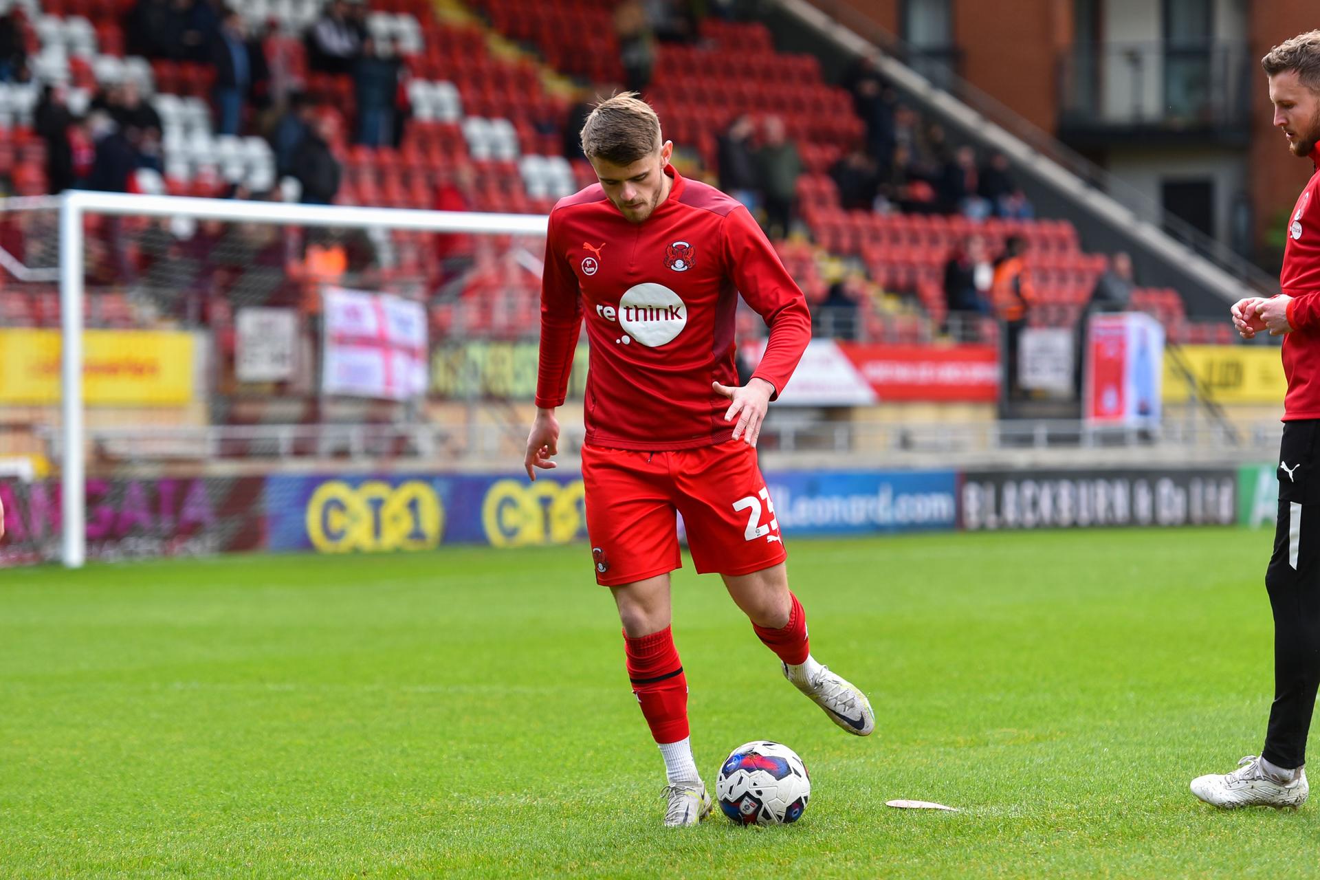 Charlie Kelman of Leyton Orient warming up before the Sky Bet League 2 