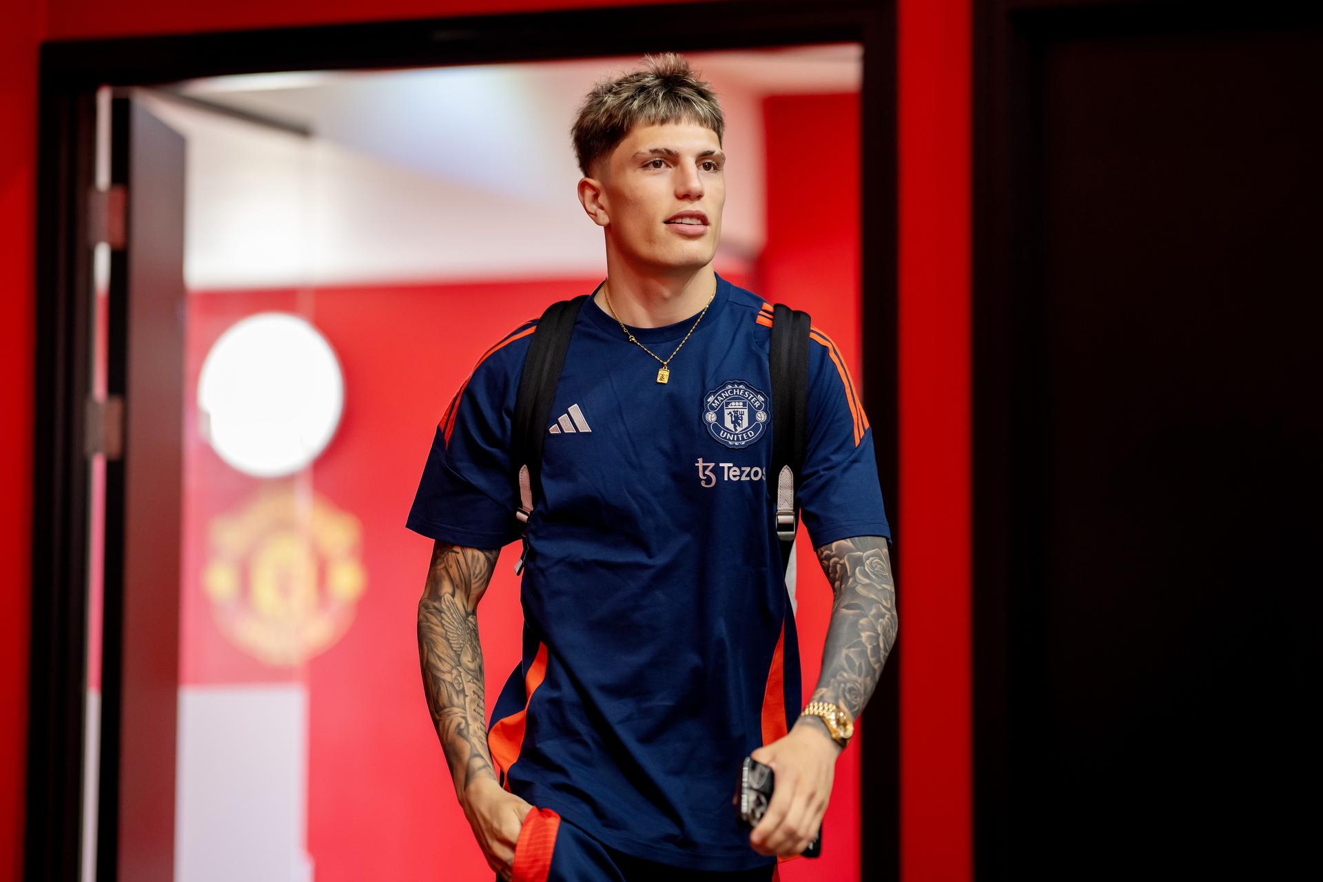 Alejandro Garnacho of Manchester United arrives at the stadium 