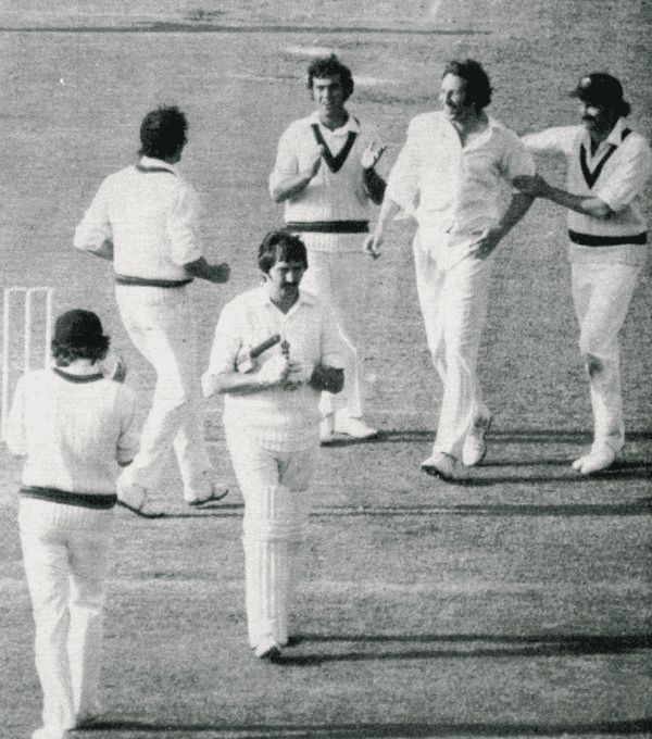 Graham Gooch walks off after being dismissed for 0 in his first Test innings, 1st Ashes Test