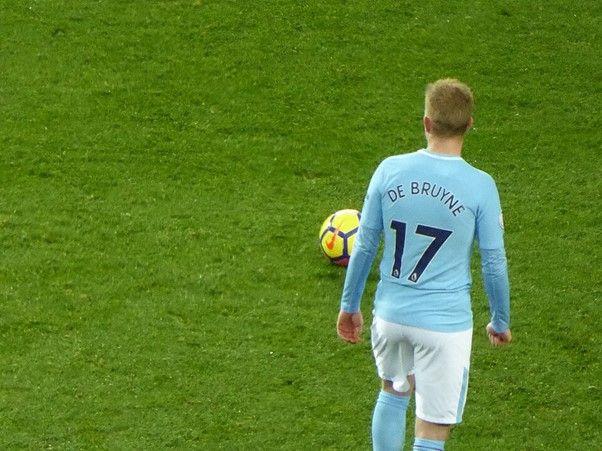 Kevin de Bruyne waits to take a free kick in the Manchester Derby 