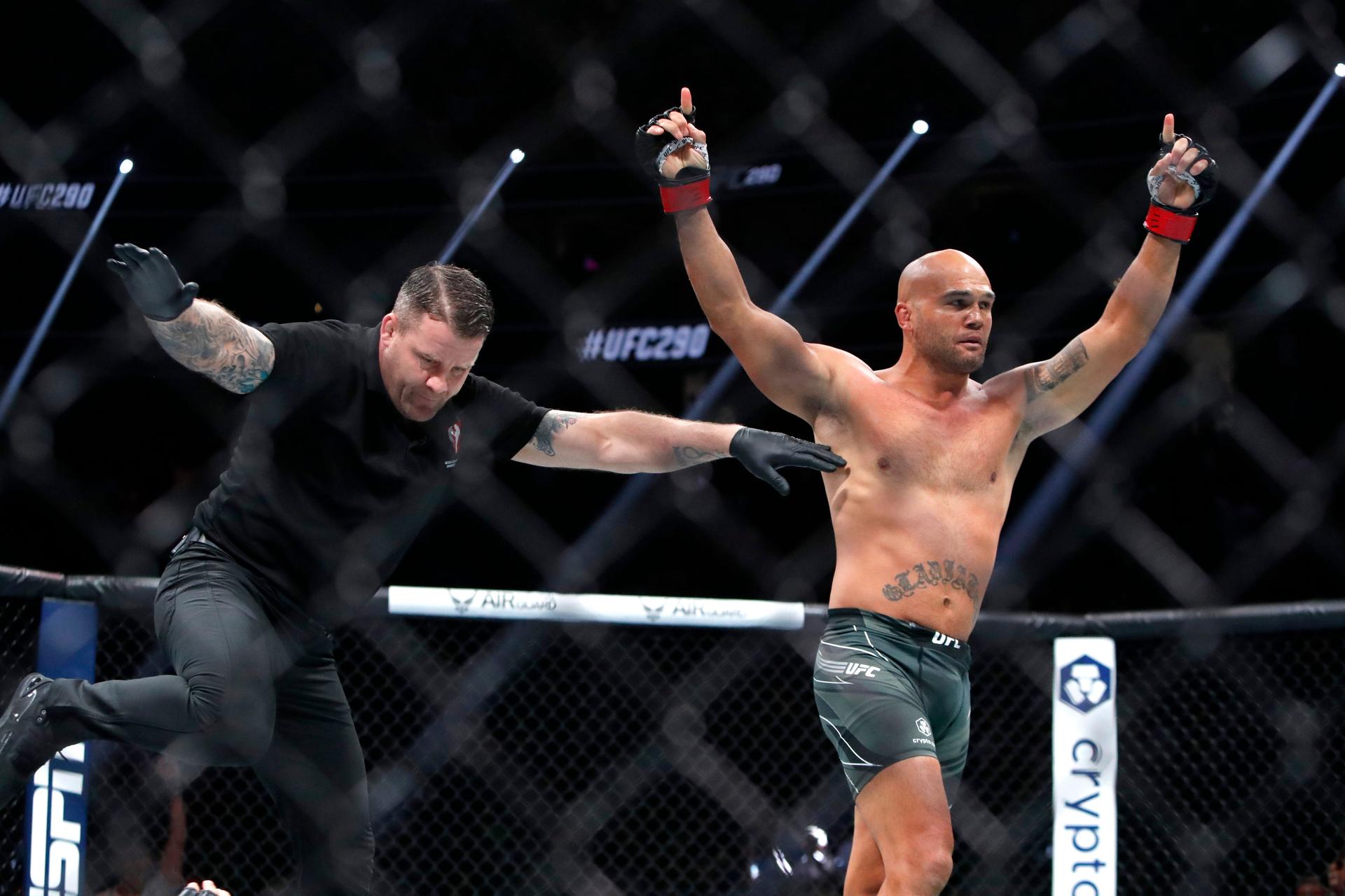 Robbie Lawler celebrates after knocking out Niko Price 