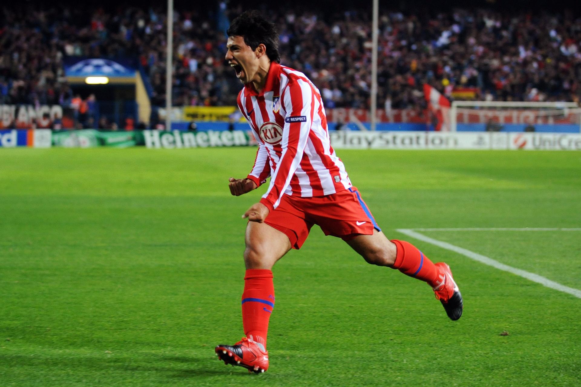 Sergio Agüero playing for Atlético Madrid.jpg