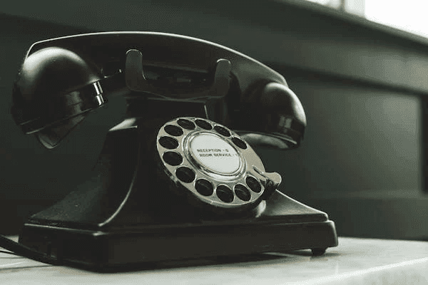 black winding phone 