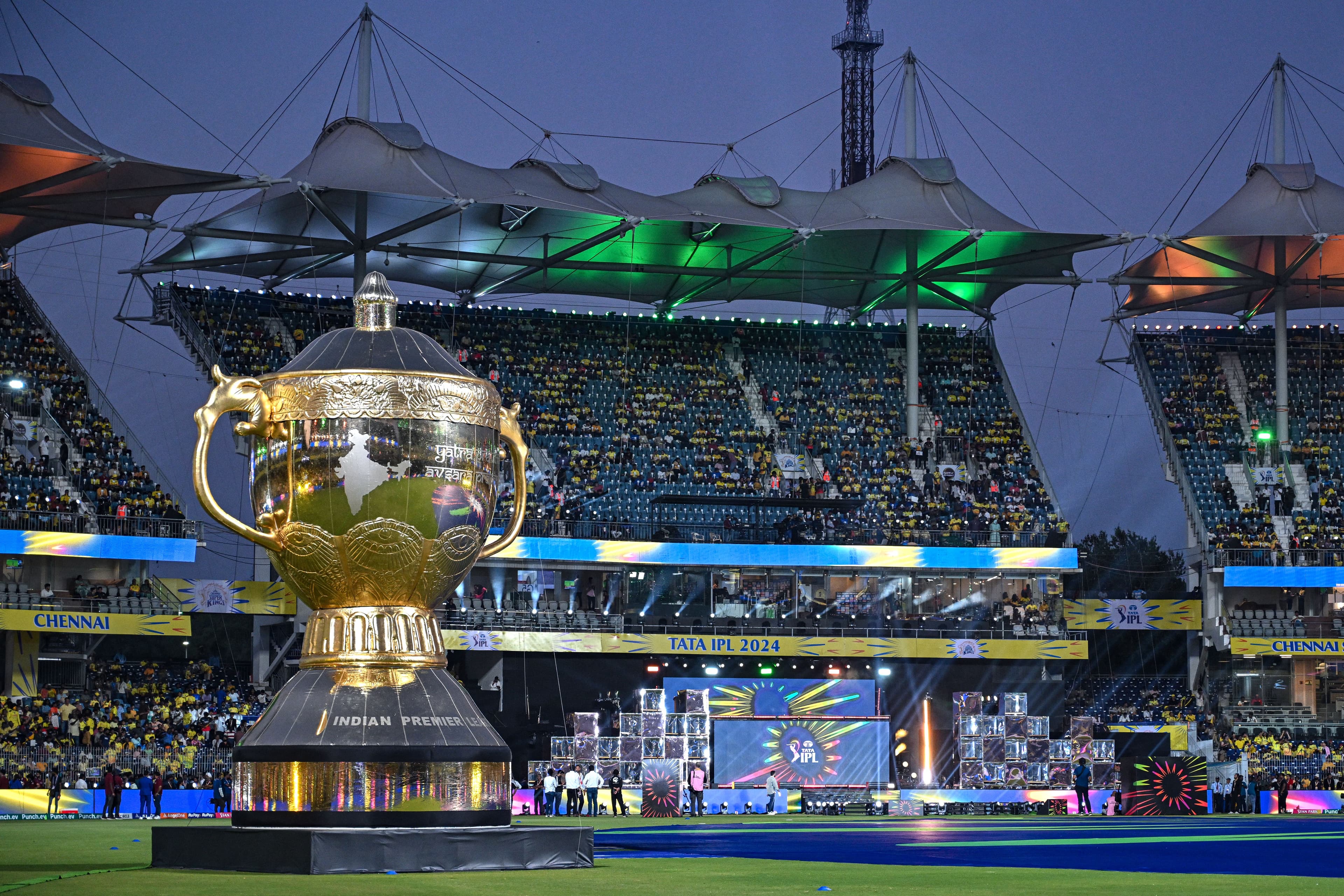 A model of IPL trophy