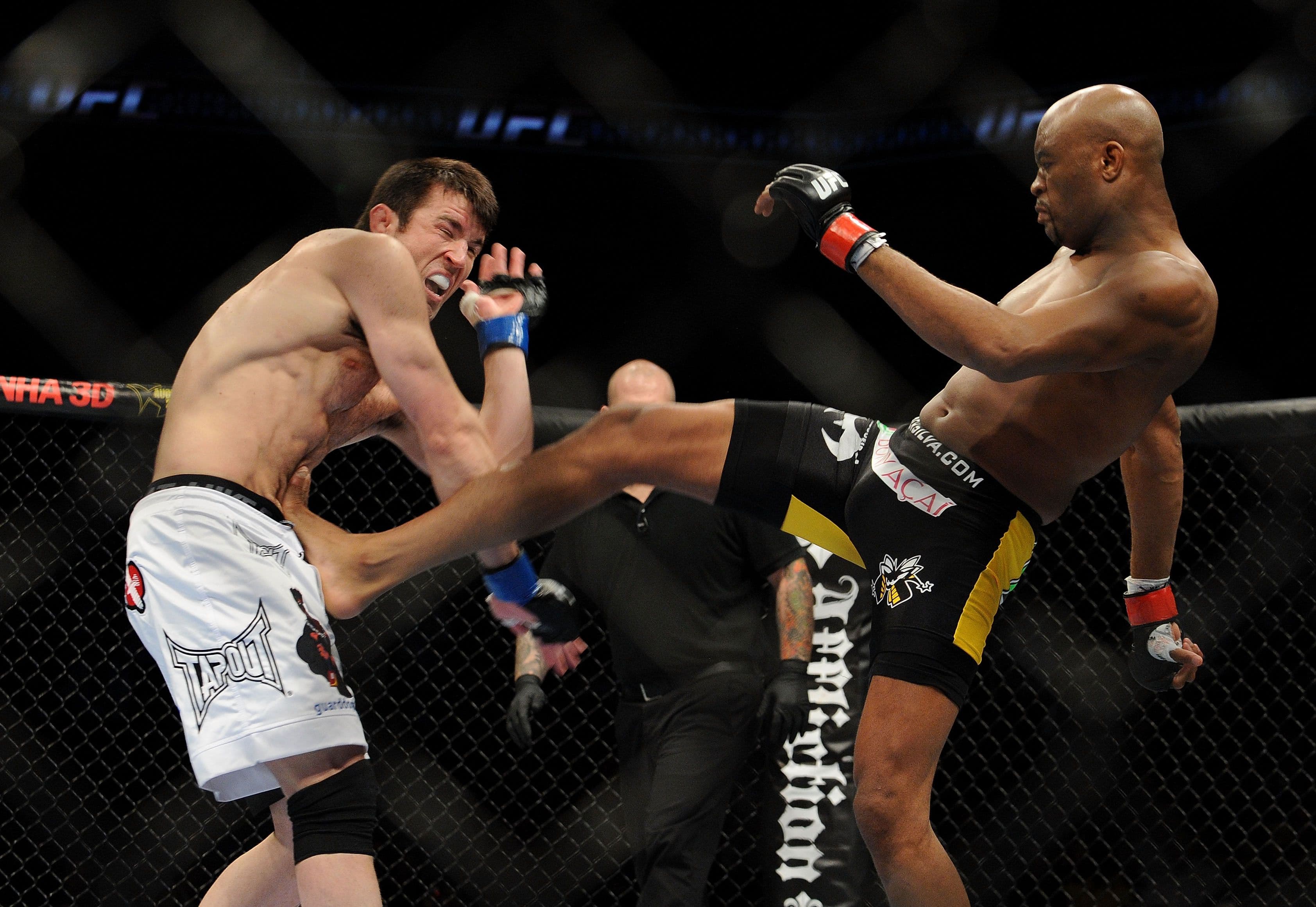 Anderson Silva kicks Chael Sonnen