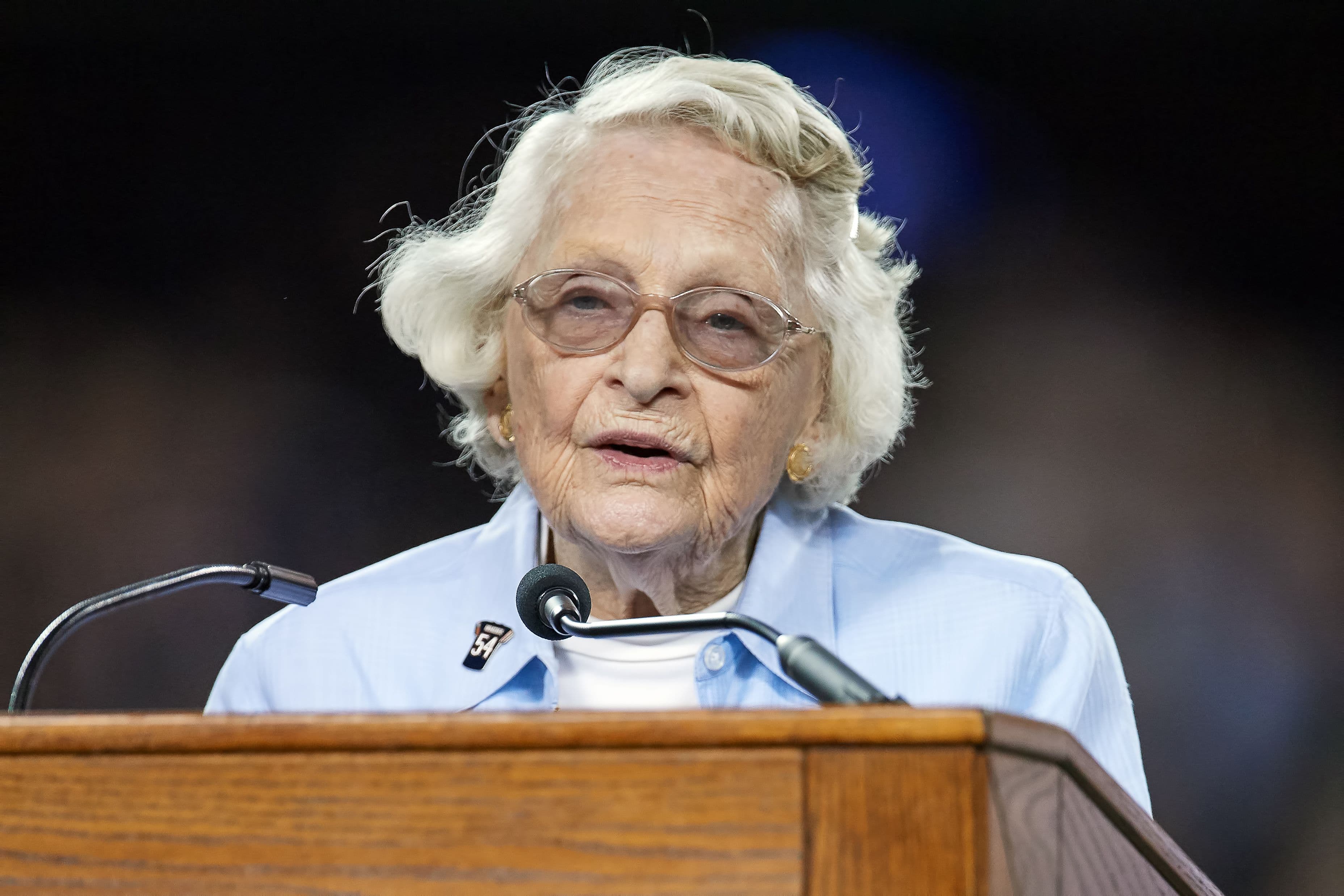 Virginia McCaskey speaks at the Ring of Excellence ceremony 