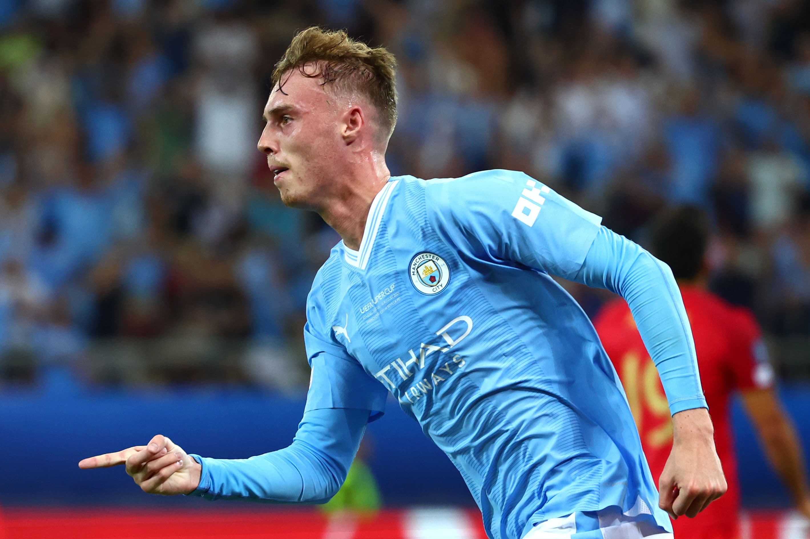  Cole Palmer of Manchester City celebrates scoring a goal 