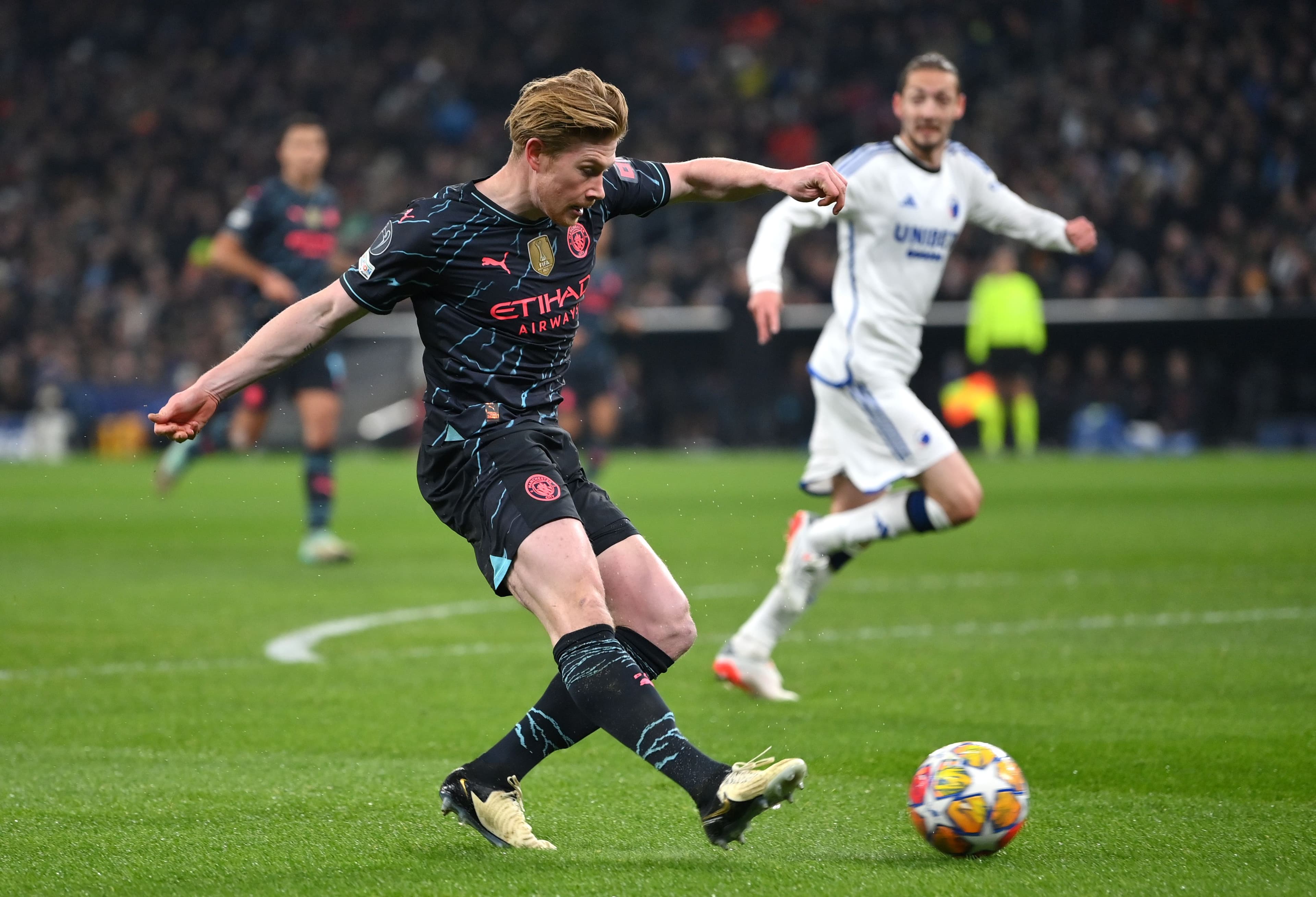 Kevin De Bruyne of Manchester City scores his team's first goal 