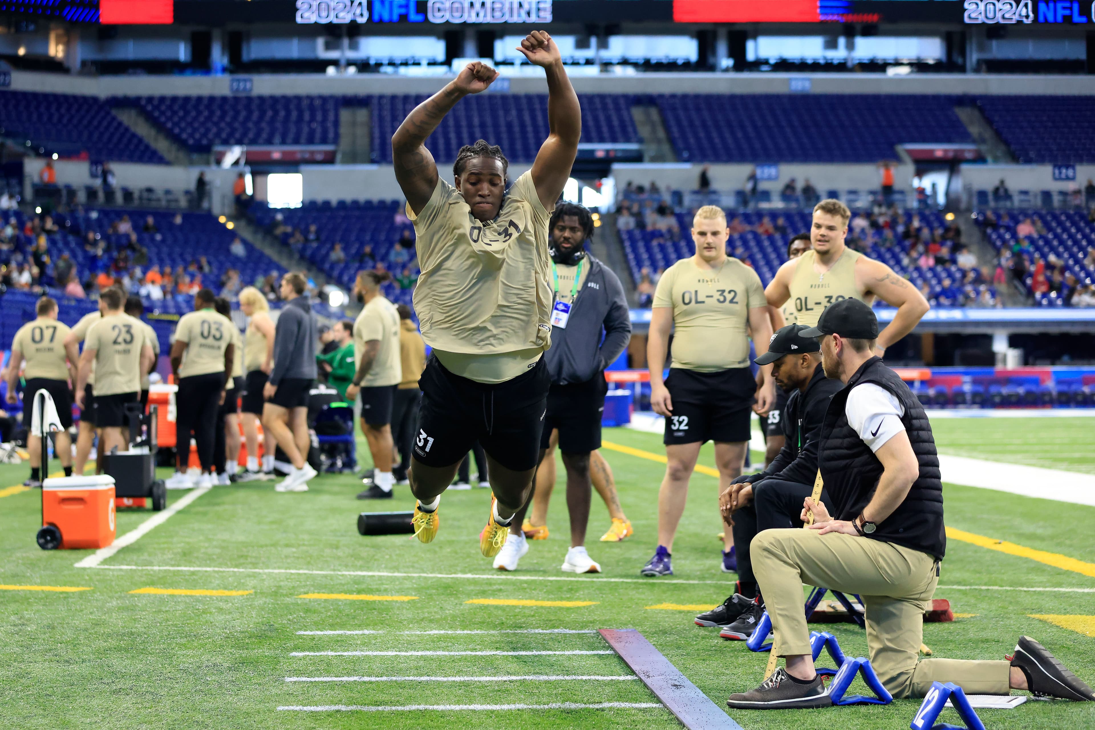 Tyler Guyton #OL31 of Oklahoma participates 