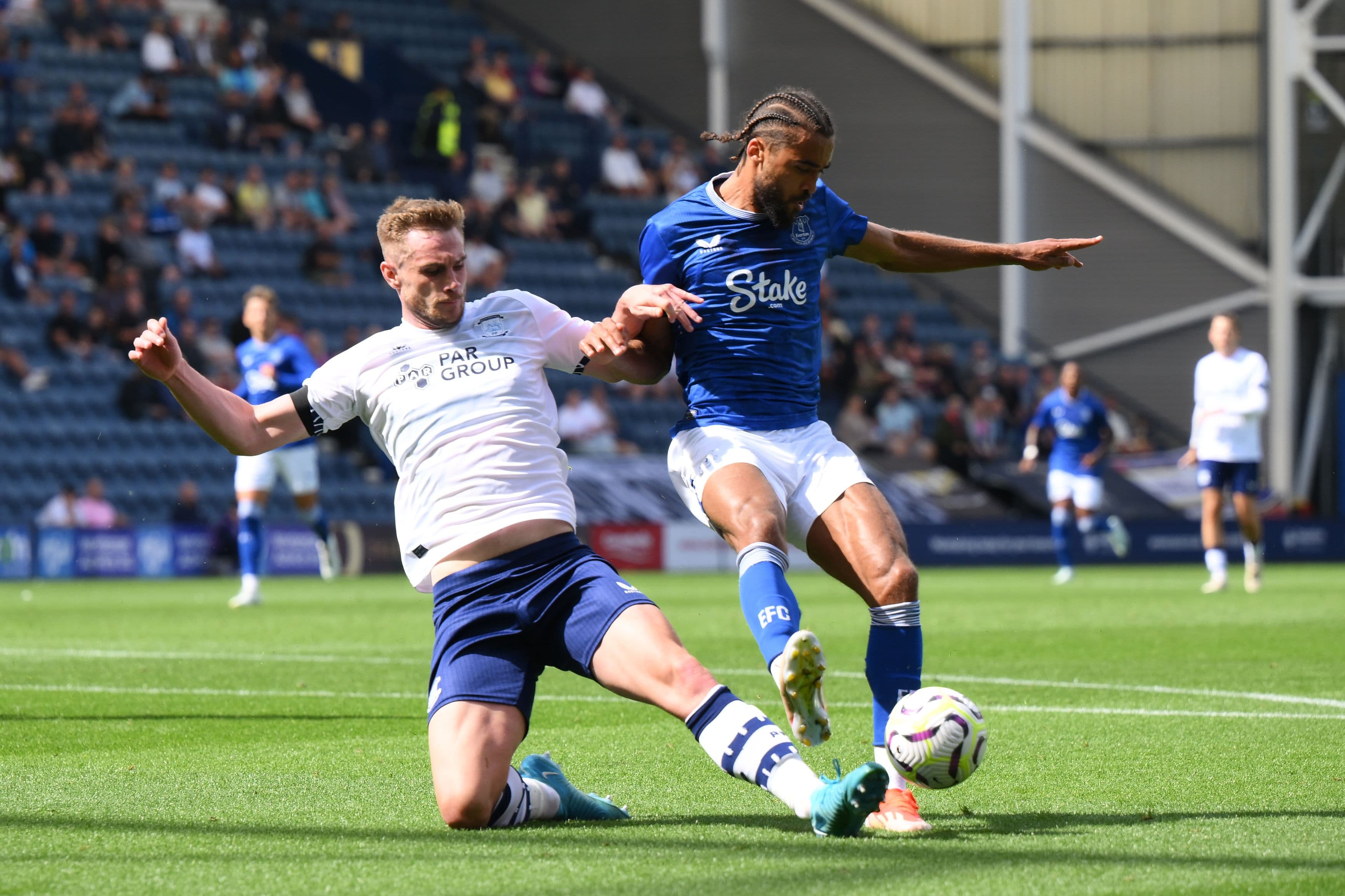  Dominic Calvert-Lewin of Everton is fouled by Liam Lindsay of Preston North End