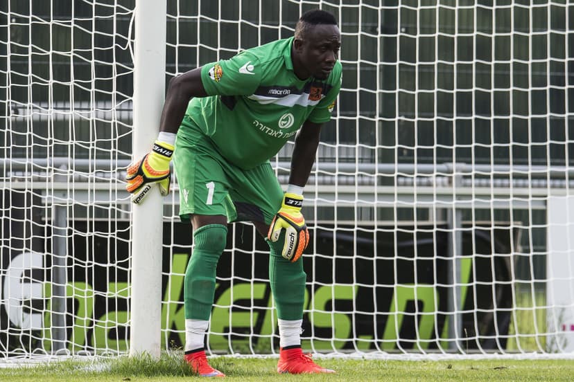 goalkeeper Dele Aiyenugba of Bnei Yehuda 