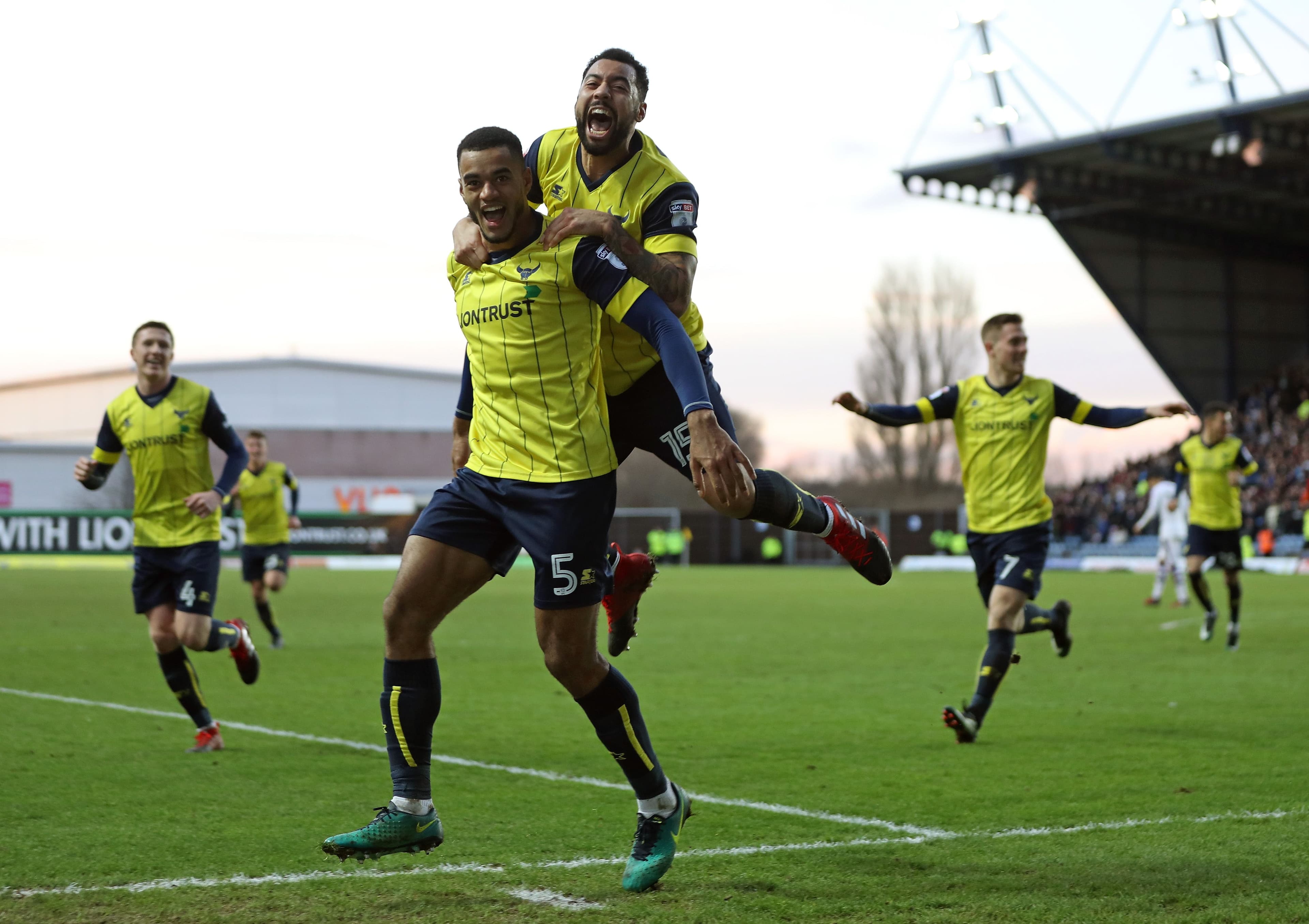  Curtis Nelson (2nd L) of Oxford United