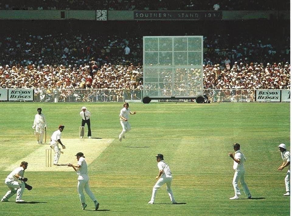 Jeff Thomson Bowling.jpeg