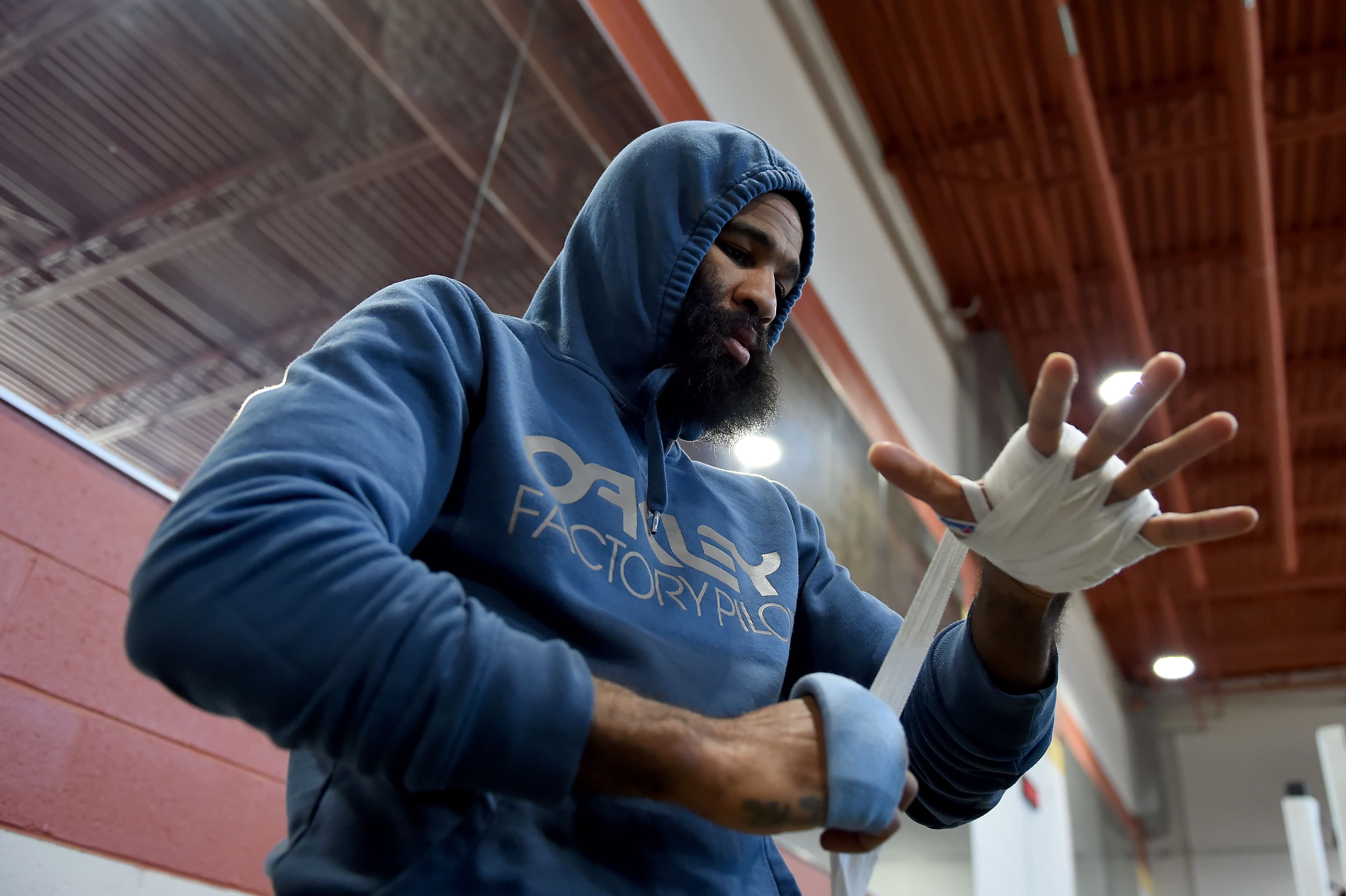 Lamont Peterson wraps his hands