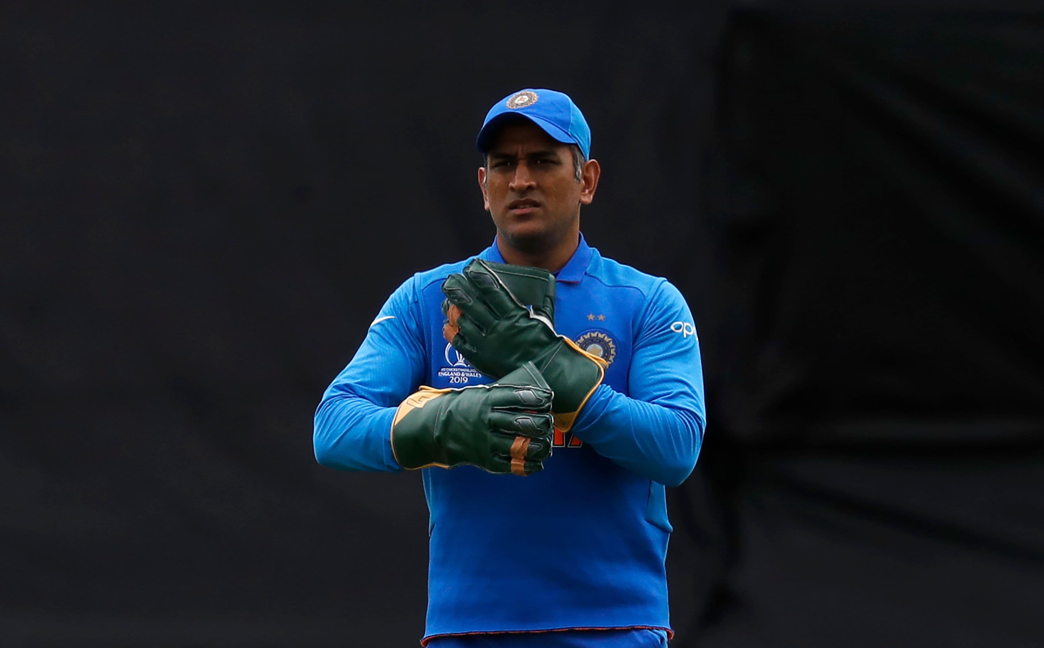 Mahendra Singh Dhoni prepares