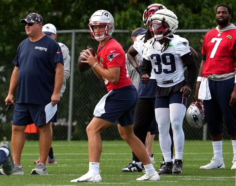 New England Patriots QB Drake Maye drops back in practice