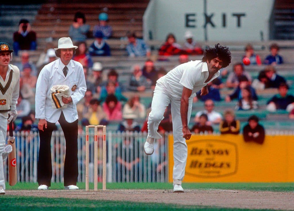 Sarfraz Nawaz Bowling in Australia.jpeg