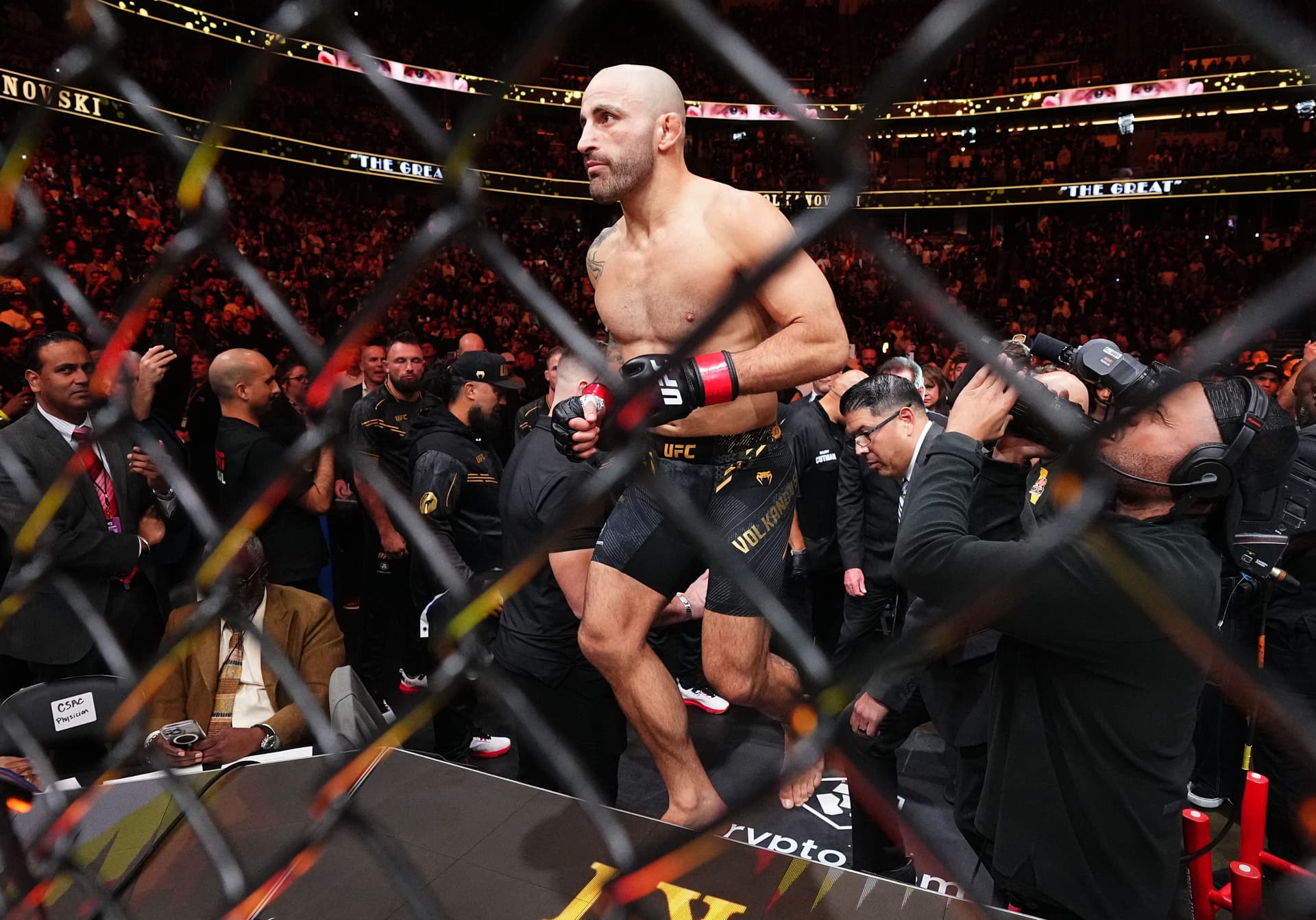 Alexander Volkanovski of Australia