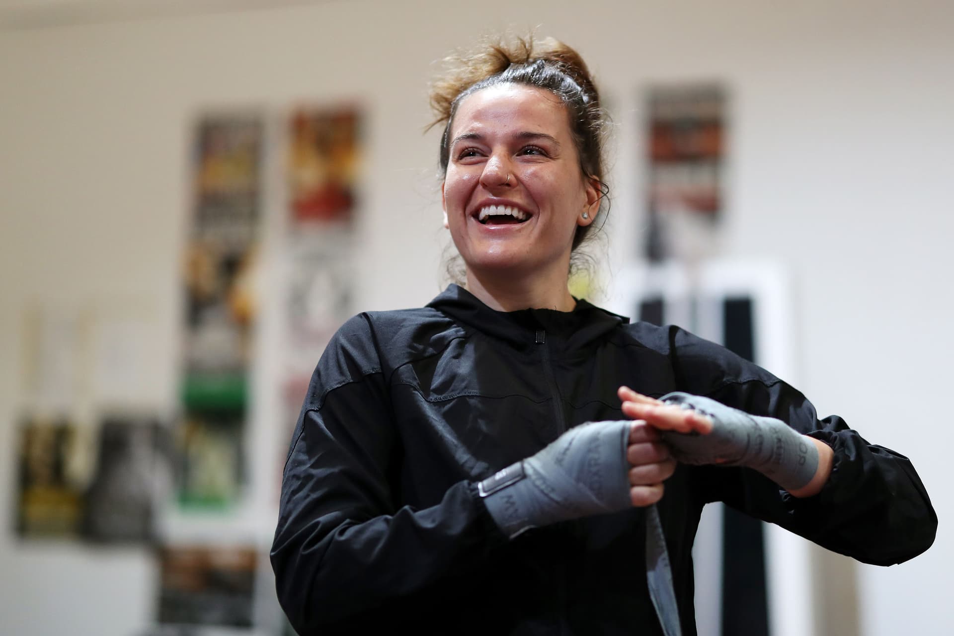 Chantelle Cameron wrapping her hands