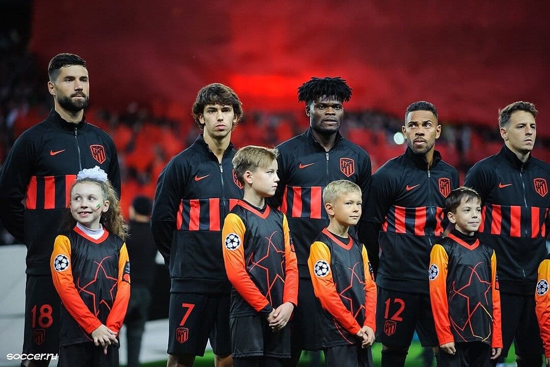 João Félix lining up for Atlético Madrid.jpg